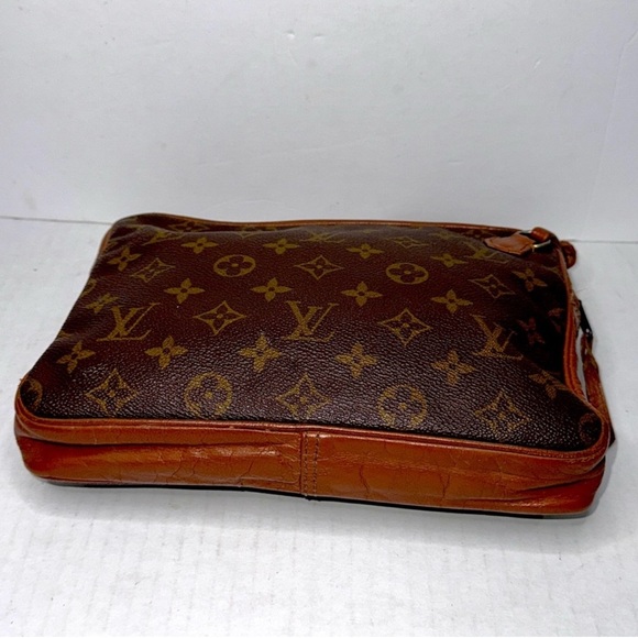 LOUIS VUITTON cosmetic pouch/wristlet/clutch - Picture 4 of 11
